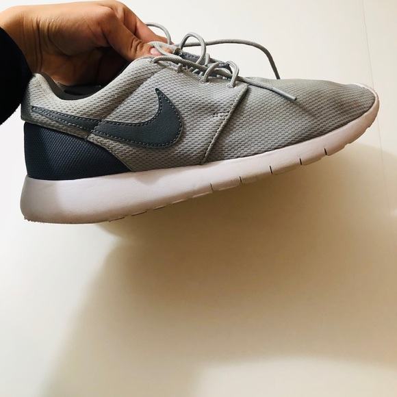 Nike woman’s Roche 1 shoes - Picture 7 of 8